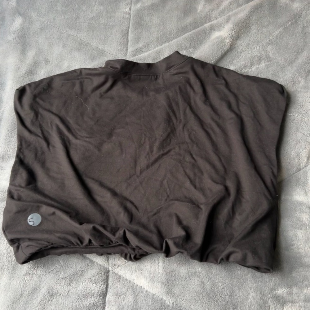 Give the label cropped shirt